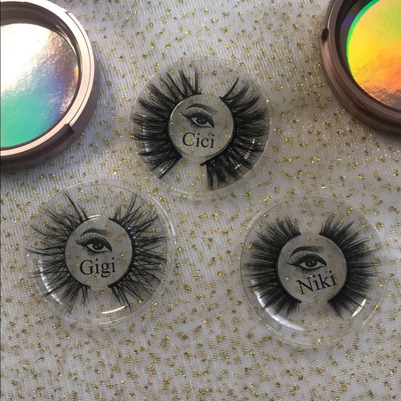 Strip lashes - Picture 3 of 3